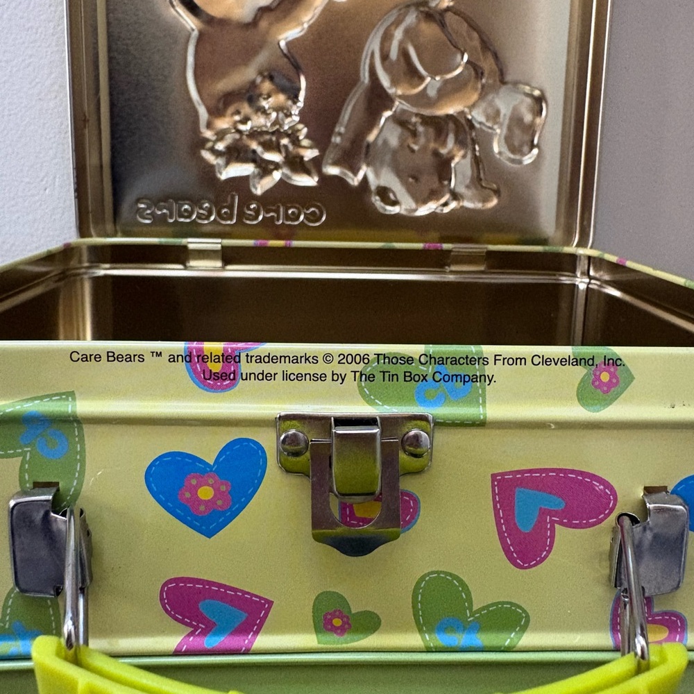 Care Bears 2006 Tin Box - Picture 8 of 9